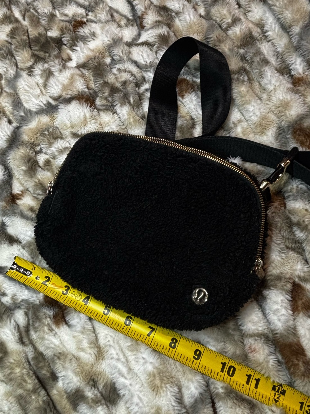 lululemon athletica Black and gold Fleece Everywhere Belt Bag - Large 2L